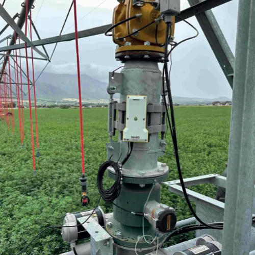 Bolted mounting hardware on a centre-pivot irrigation system in a crop field